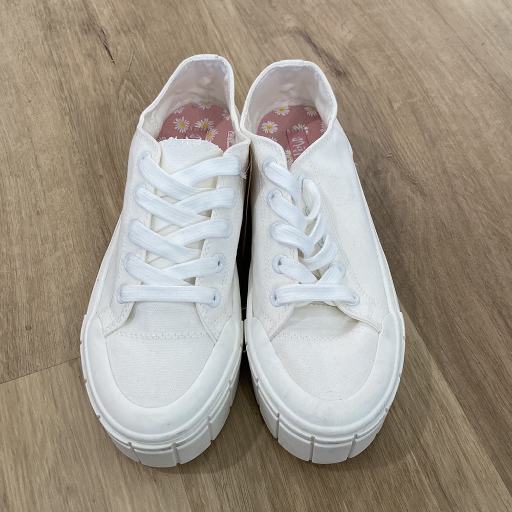 NEW Women’s Mad Love Fran Platform Sneakers - Picture 2 of 3